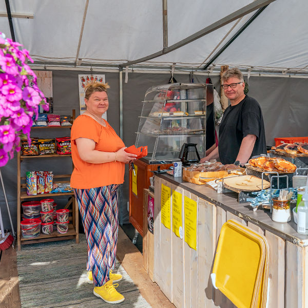 Taivalkosken tori ja torikahvila